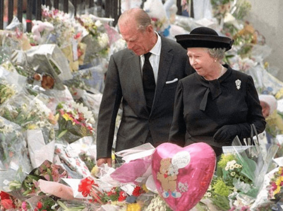 Regina Elisabetta e Principe Filippo al funerale di Diana